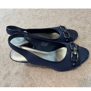 navy blue thick heel shoe